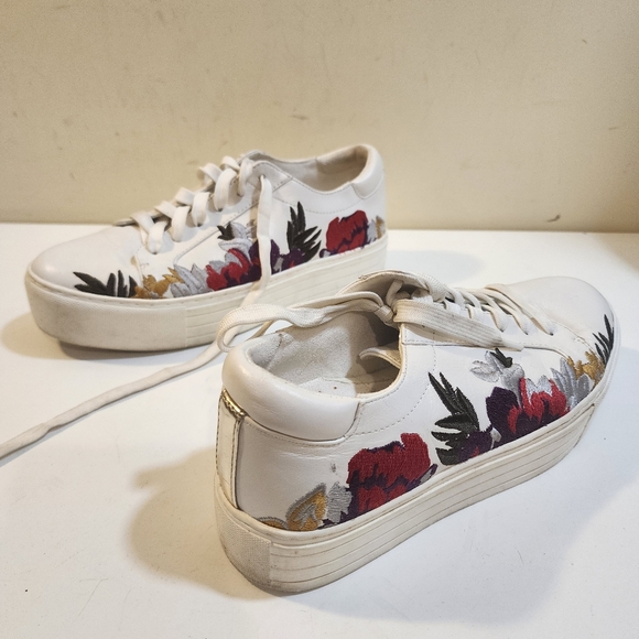 KENNETH COLE Abbey Women's White Floral Embroid Leather  Casual Sneakers size 8M - Picture 2 of 13